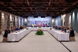 Turkish Foreign Minister Hakan Fidan chairs a meeting between Ukrainian and Russian negotiators.