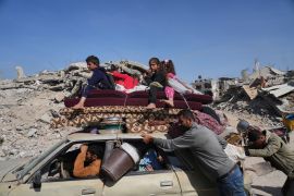 Displaced Palestinians fleeing Beit Lahiya amid continuing Israeli military operations in the Gaza Strip arrive in Jabalia, northern Gaza. [Jehad Alshrafi/AP Photo]