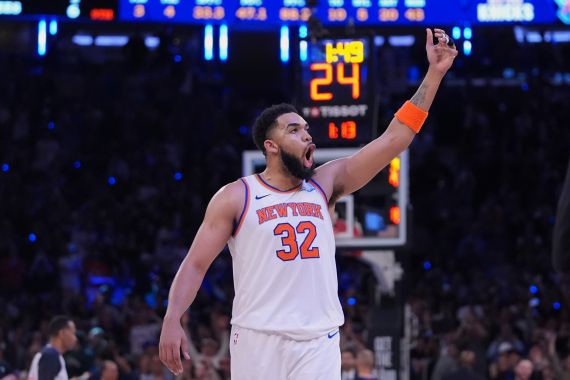Karl-Anthony Towns reacts