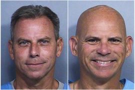 En esta combinación de dos fotografías de fichaje del Departamento de Correccionales de California, se puede ver a Erik Menendez, a la izquierda, y a su hermano Lyle Menendez. (Departamento de Correccionales de California vía AP, Archivo)